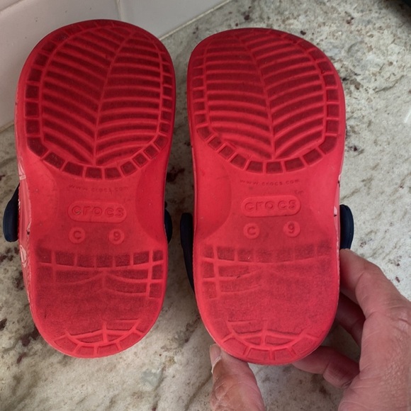 Crocs toddler girl size 9 
Good condition - Picture 6 of 7